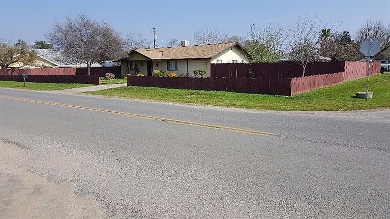 1st image of 16643 Camden Dr