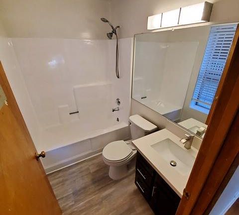 2nd image of 820 S Mansfield Ave APT 102
