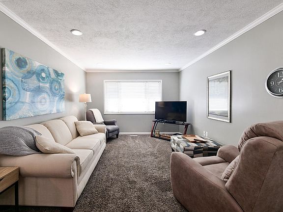 5th image of 86 Wenwood Cir