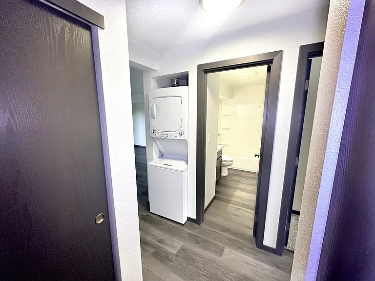 Shoreside Village Apartments — Photo 13