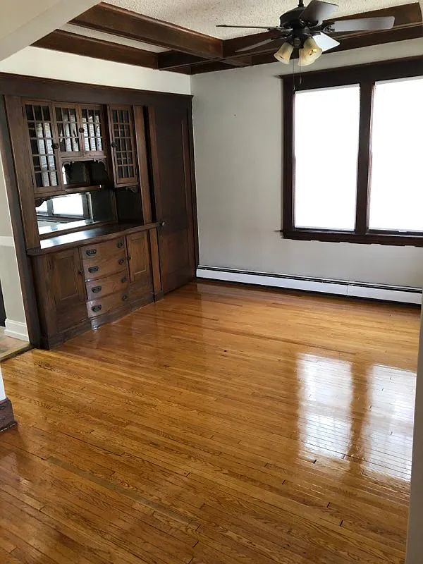 6 bed, $3,200 — Photo 2