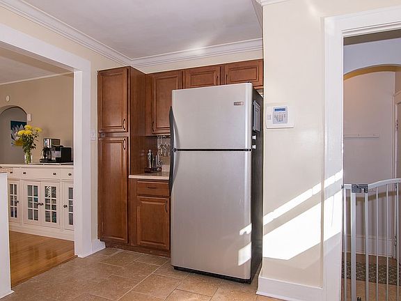 5th image of 4921 Guilford Ave