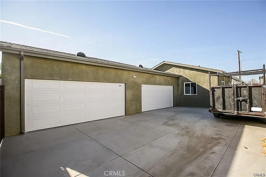 3 bed, 969 sqft, $3,275 — Photo 4