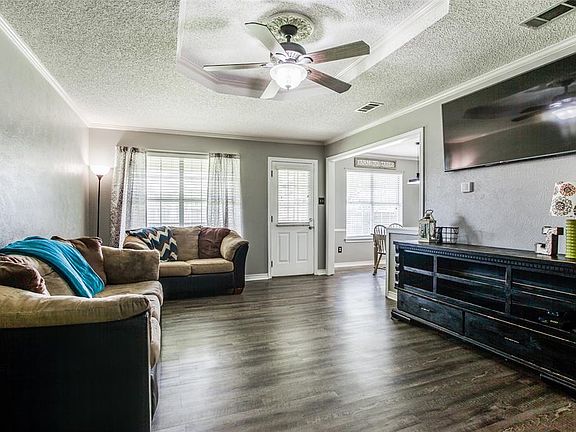 4th image of 3007 Webb Ave