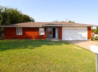 1910 NW 39th St, Lawton, OK 73505