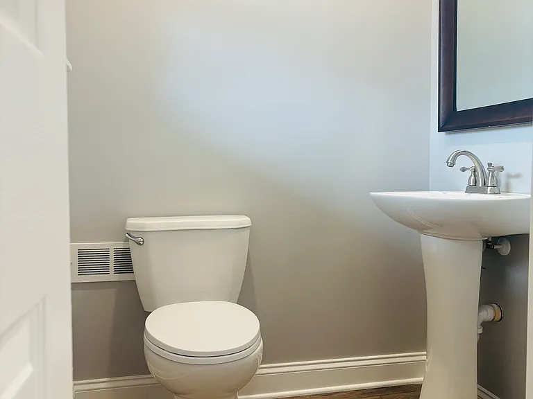 1st floor 1/2 bath