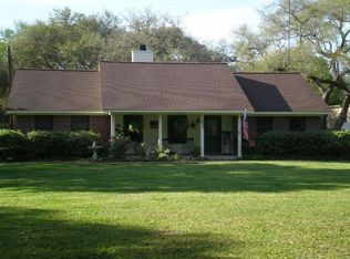 1928 County Road 125, Edna, TX 77957