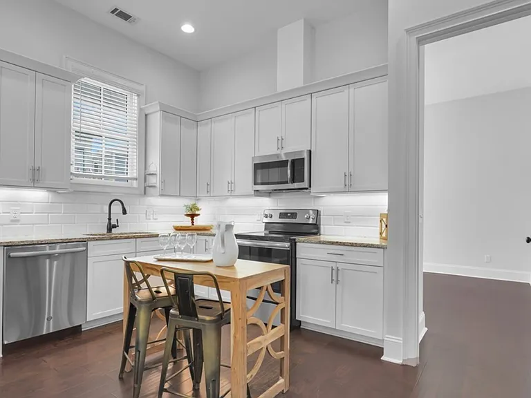 1507 Price St — Photo 6