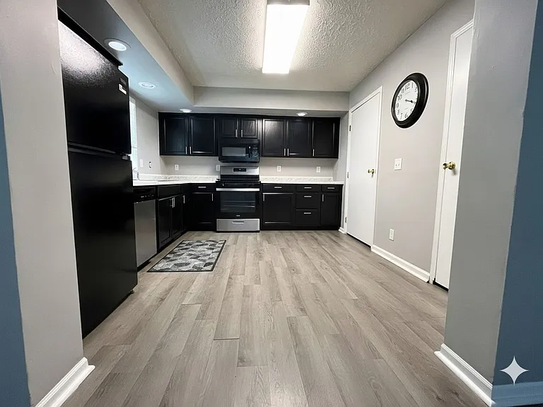 401 Section St — Photo 3