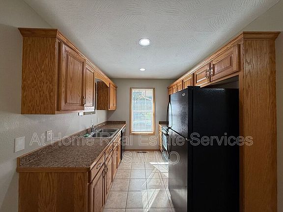 4th image of 2307 W Parkview Ave