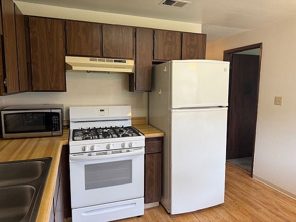 5th image of 3122 Pine St #A