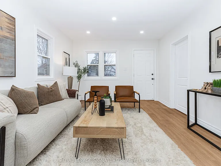 377 Adelaide Ave W — Photo 3