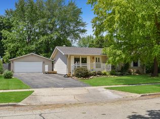 809 S 8th St, Dekalb, IL 60115