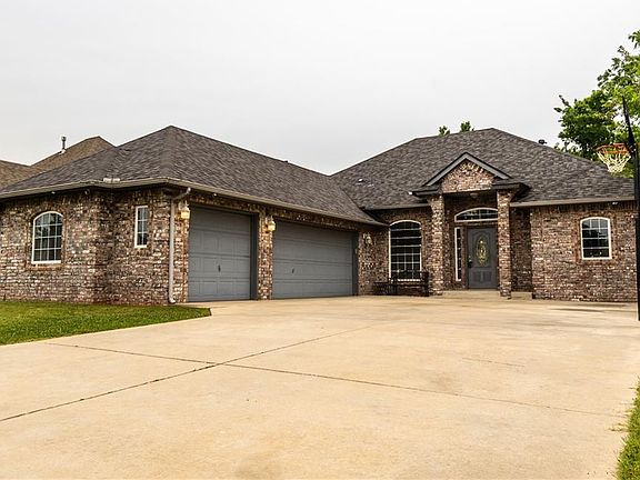 2nd image of 3004 SE Kaeylee Ln