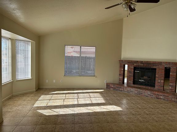 4th image of 8813 S Loop Blvd