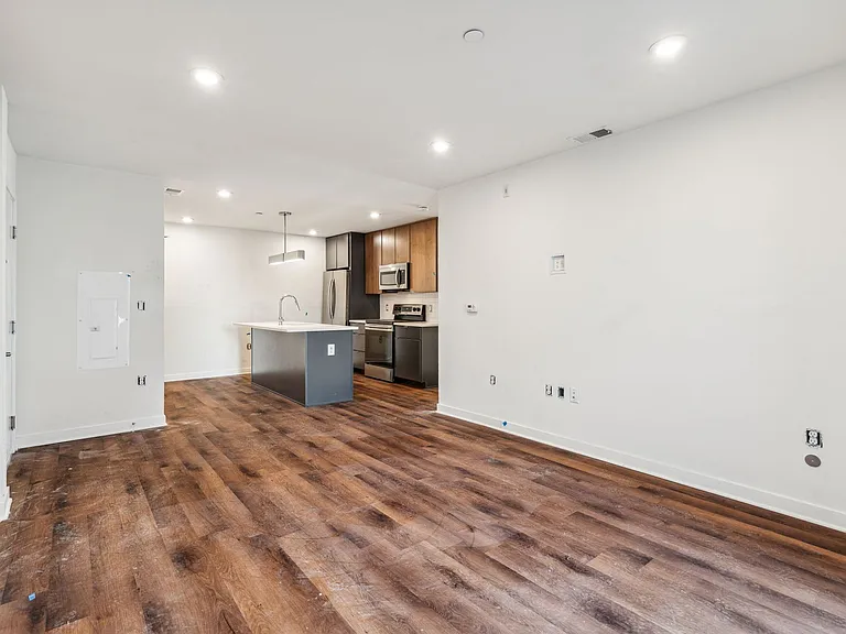 Graduate Pointe — Photo 135