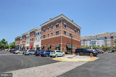 5th image of 302 King Farm Blvd APT 4