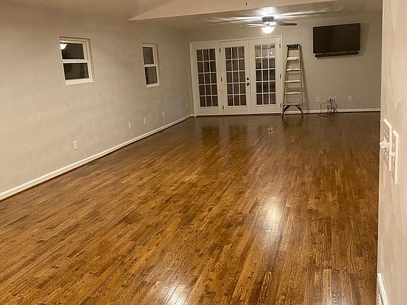 3rd image of 2031 E Main St