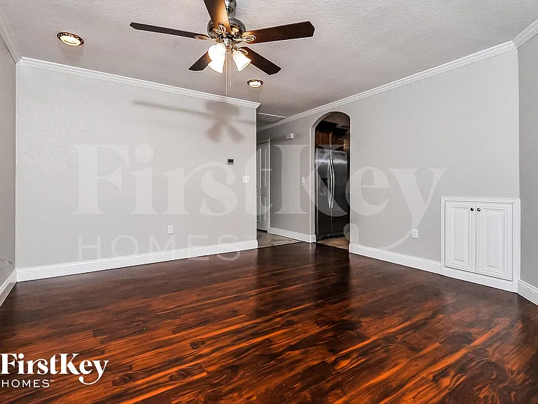 4635 Dillwyn Dr — Photo 7