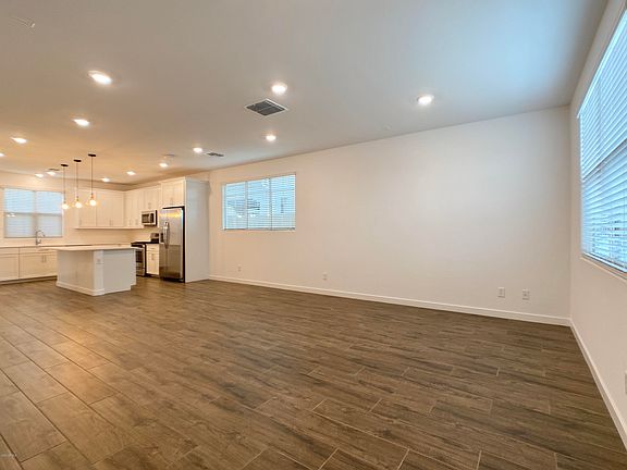 4th image of 1100 E Marlin Dr
