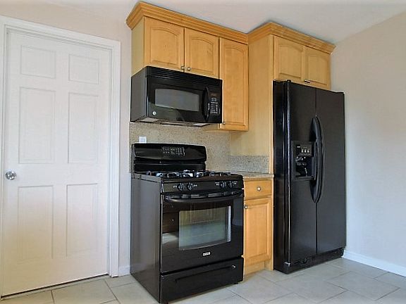 3rd image of 4014 E Plaza Blvd