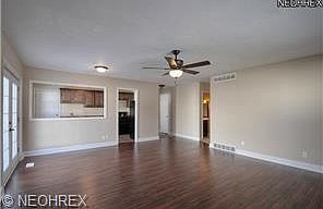 4th image of 10353 Wentworth St