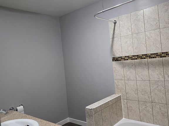 3rd image of 832 W Huntington Dr APT 4