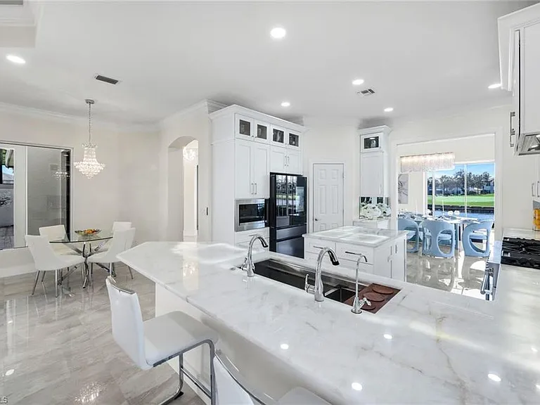 22660 Fairlawn Ct — Photo 16