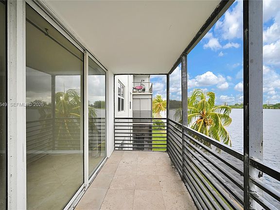 3rd image of 1075 NE Miami Gardens Dr APT 306