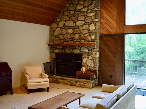 2nd image of 173 Mountain Haven Ln