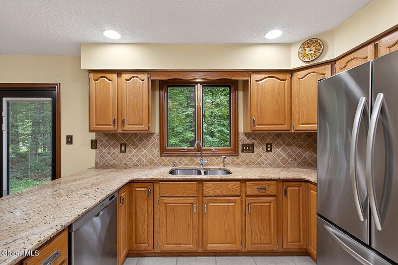 5th image of 26 Knollwood Drive