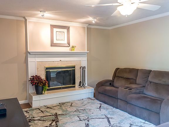 5th image of 6097 Chablis Dr