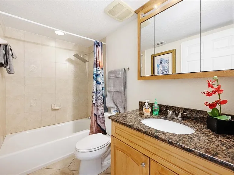 445 Hamden Dr #302 — Photo 3
