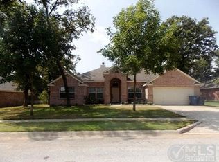 1037 Janet St, Aubrey, TX 76227