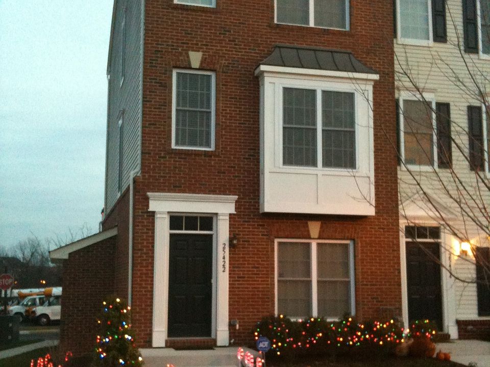 25422 South Riding Blvd