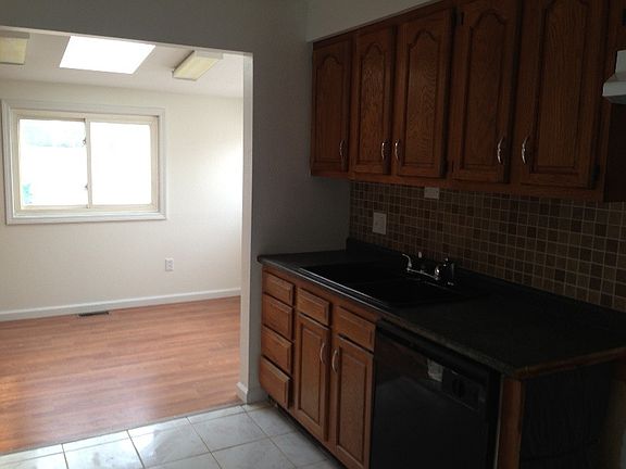2nd image of 1436 Ballard Dr