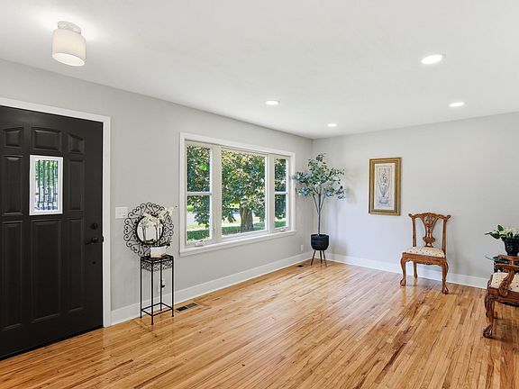 2nd image of 5210 Irving Ave N