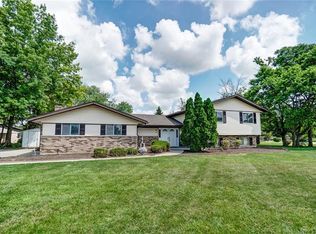 801 Pinecreek Dr, Dayton, OH 45458