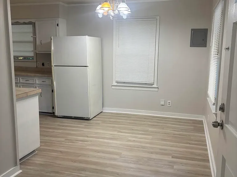 1615 Lewis Ave — Photo 6