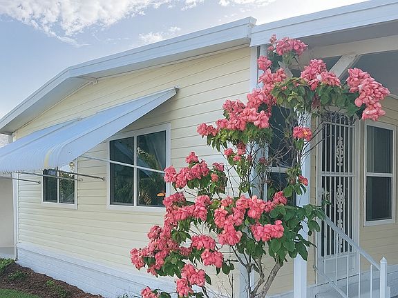 2nd image of 307 Egret Cir