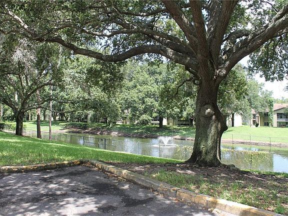 5th image of 320 Black Oak Ct APT 206