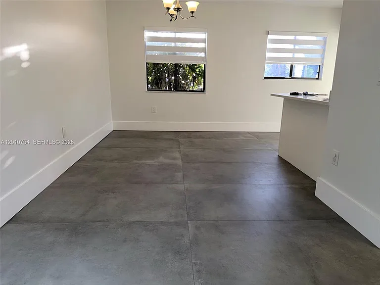 1533 Gabriel St — Photo 9
