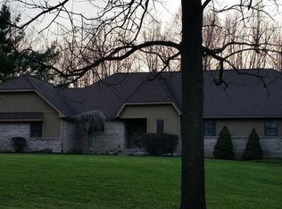 440 Rolling Oaks Dr, Howell, MI 48843