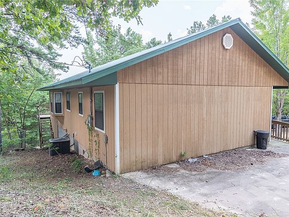 3rd image of 104 Cardinal Ln