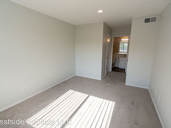 5th image of 1031 N Orange Grove Ave #9253308