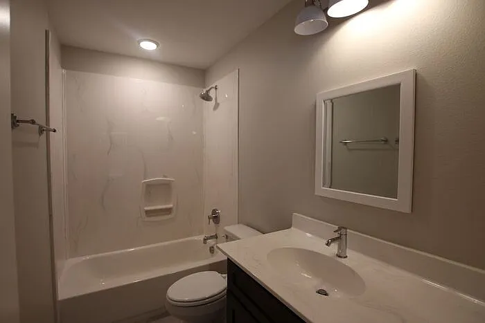 307 N Henry St #15 — Photo 20