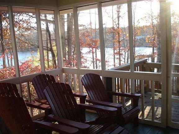 Screened in porch