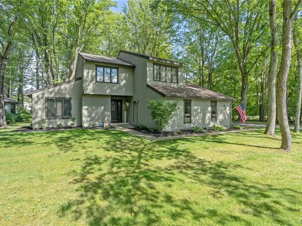 8711 Radburn Dr, Baldwinsville, NY 13027