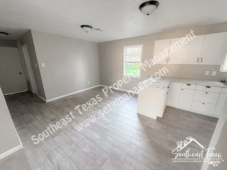 620 Smelker St — Photo 5