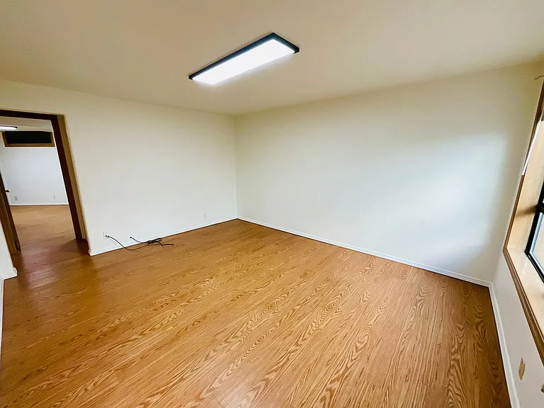 5409 Ivanhoe Pl NE — Photo 3